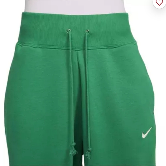 NWT Women's Nike OVERSIZED sweatpants - Picture 3 of 9